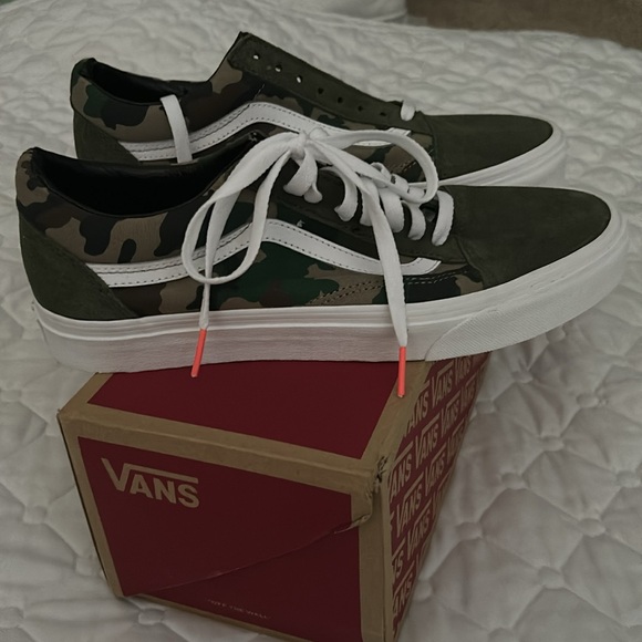 Brand new Old Skool - Picture 2 of 3